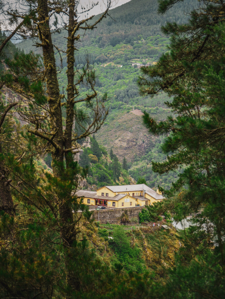 Camino Primitivo - etap przez kanion do Grandas de Salime - jedyny bar