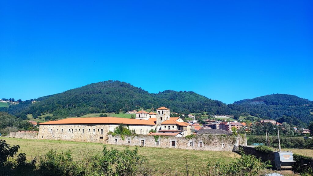 Klasztor San Salvador de Cornellana na Camino Primitivo